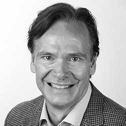 deron miller chief revenue officer headshot